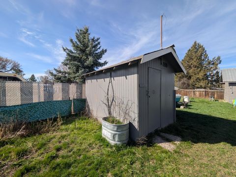 Tiny photo for 1944 Gary Street, Klamath Falls, OR 97603 (MLS # 220217529)