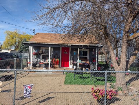 Tiny photo for 1944 Gary Street, Klamath Falls, OR 97603 (MLS # 220217529)