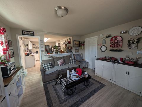 Tiny photo for 1944 Gary Street, Klamath Falls, OR 97603 (MLS # 220217529)