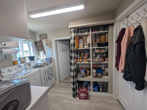 Tiny photo for 1944 Gary Street, Klamath Falls, OR 97603 (MLS # 220217529)