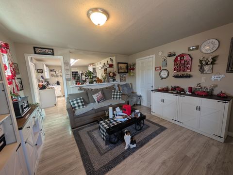 Tiny photo for 1944 Gary Street, Klamath Falls, OR 97603 (MLS # 220217529)