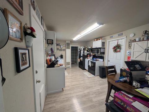 Tiny photo for 1944 Gary Street, Klamath Falls, OR 97603 (MLS # 220217529)