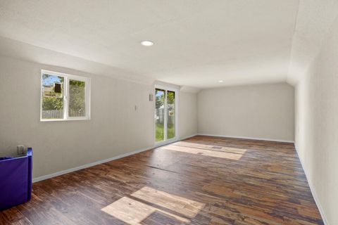 Tiny photo for 1944 Gary Street, Klamath Falls, OR 97603 (MLS # 220217529)