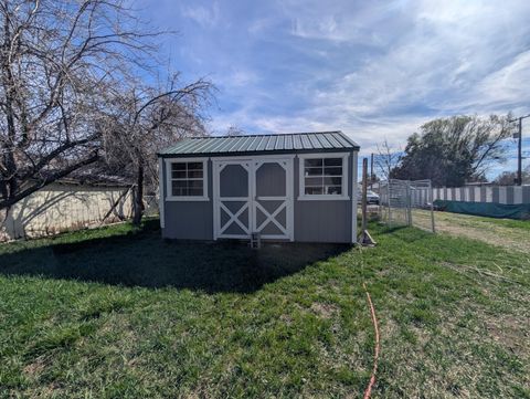 Tiny photo for 1944 Gary Street, Klamath Falls, OR 97603 (MLS # 220217529)