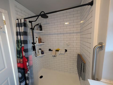 Tiny photo for 1944 Gary Street, Klamath Falls, OR 97603 (MLS # 220217529)