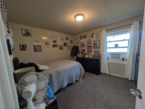 Tiny photo for 1944 Gary Street, Klamath Falls, OR 97603 (MLS # 220217529)