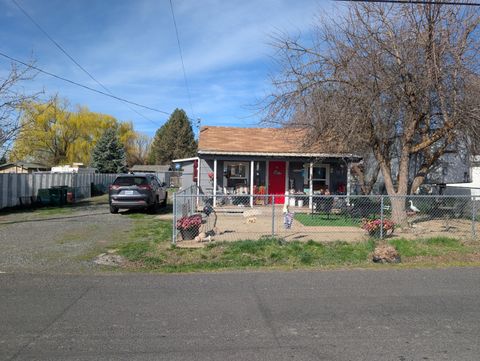 Tiny photo for 1944 Gary Street, Klamath Falls, OR 97603 (MLS # 220217529)