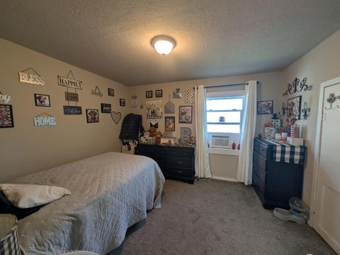 Tiny photo for 1944 Gary Street, Klamath Falls, OR 97603 (MLS # 220217529)