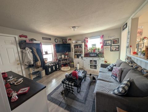 Tiny photo for 1944 Gary Street, Klamath Falls, OR 97603 (MLS # 220217529)