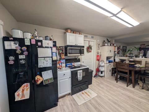 Tiny photo for 1944 Gary Street, Klamath Falls, OR 97603 (MLS # 220217529)