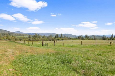 Tiny photo for 380 Greenleaf Drive, Eagle Point, OR 97524 (MLS # 220219576)