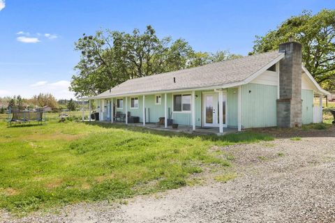 Photo of 380 Greenleaf Drive, Eagle Point, OR 97524 (MLS # 220219576)