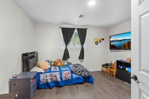 Tiny photo for 380 Greenleaf Drive, Eagle Point, OR 97524 (MLS # 220219576)