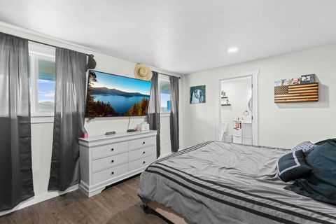 Tiny photo for 380 Greenleaf Drive, Eagle Point, OR 97524 (MLS # 220219576)