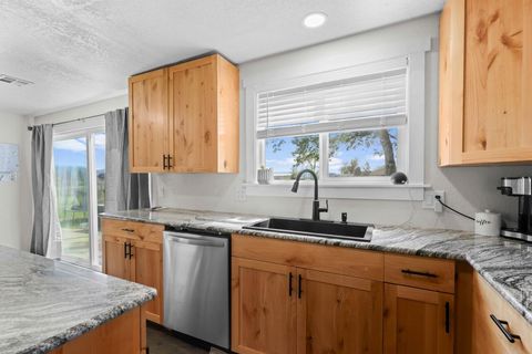 Tiny photo for 380 Greenleaf Drive, Eagle Point, OR 97524 (MLS # 220219576)