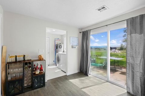 Tiny photo for 380 Greenleaf Drive, Eagle Point, OR 97524 (MLS # 220219576)