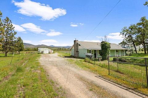 Tiny photo for 380 Greenleaf Drive, Eagle Point, OR 97524 (MLS # 220219576)