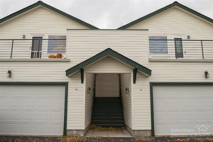 Hard to find town home in NW Redmond - leave the exterior maintenance to someone else! Split level hardwood entry, open, great room concept upstairs. Cozy gas fireplace, living opens up to large East facing patio above the garage. Spacious kitchen w/bar seating & dining area. 1 bedroom/den, full bath up, Master Suite + 3rd bed & bath down. Full laundry hookups, A/C, forced air heat, Double Garage w/extra storage. Mountain Views & water feature at the entry!