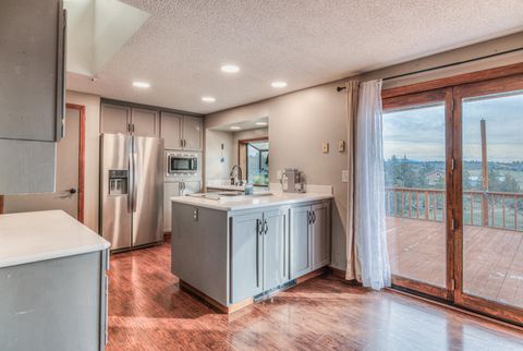 Tiny photo for 1133 NE Scenic Drive, Madras, OR 97741 (MLS # 220215421)