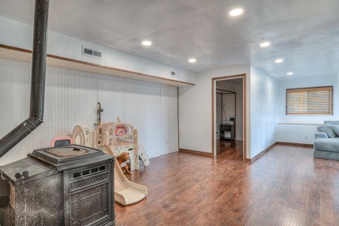 Tiny photo for 1133 NE Scenic Drive, Madras, OR 97741 (MLS # 220215421)