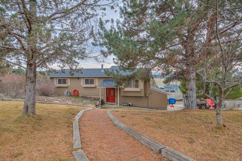 Tiny photo for 1133 NE Scenic Drive, Madras, OR 97741 (MLS # 220215421)