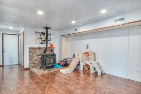 Tiny photo for 1133 NE Scenic Drive, Madras, OR 97741 (MLS # 220215421)