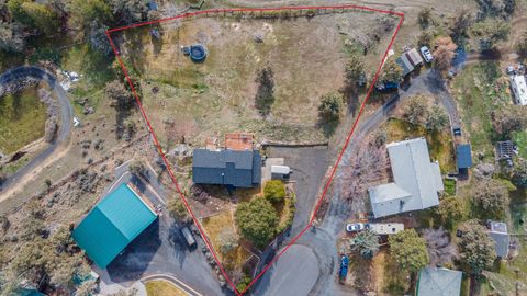 Tiny photo for 1133 NE Scenic Drive, Madras, OR 97741 (MLS # 220215421)