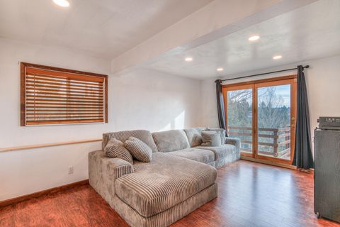 Tiny photo for 1133 NE Scenic Drive, Madras, OR 97741 (MLS # 220215421)