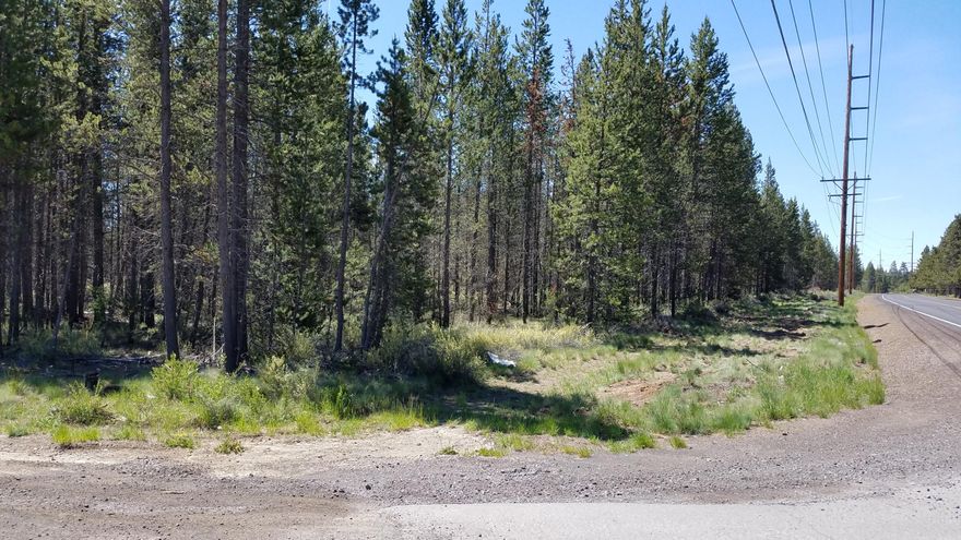 Location, Location, Location!! Acreage very close to town, and located just off of a paved road. 1.12 acre lot on the corner of Huntington Rd and Cagle Rd. There has been a septic approval, beautiful location to build your dream home. Property is located within the new city sewer/water expansion area. Buyer to their own due diligence.