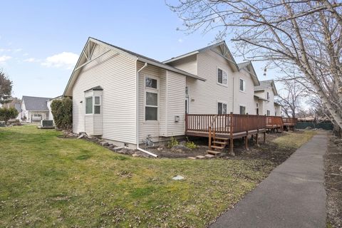 Tiny photo for 438 NW 19th Street #UNIT 17, Redmond, OR 97756 (MLS # 220215685)