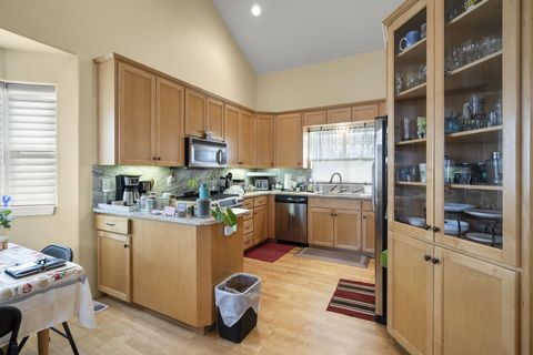 Tiny photo for 438 NW 19th Street #UNIT 17, Redmond, OR 97756 (MLS # 220215685)