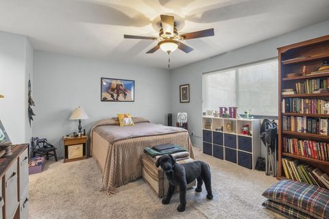 Tiny photo for 438 NW 19th Street #UNIT 17, Redmond, OR 97756 (MLS # 220215685)
