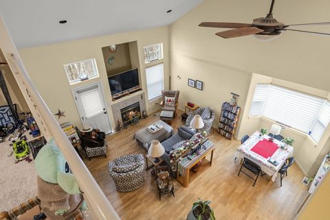 Tiny photo for 438 NW 19th Street #UNIT 17, Redmond, OR 97756 (MLS # 220215685)