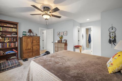 Tiny photo for 438 NW 19th Street #UNIT 17, Redmond, OR 97756 (MLS # 220215685)