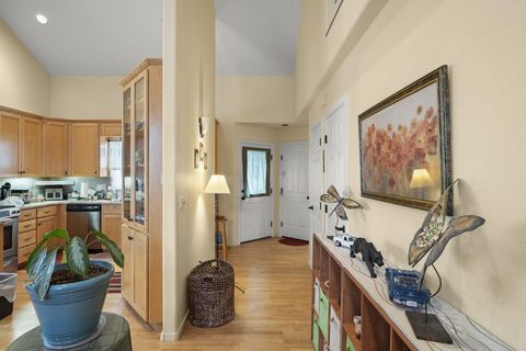 Tiny photo for 438 NW 19th Street #UNIT 17, Redmond, OR 97756 (MLS # 220215685)