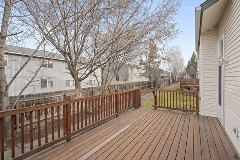 Tiny photo for 438 NW 19th Street #UNIT 17, Redmond, OR 97756 (MLS # 220215685)