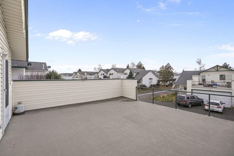 Tiny photo for 438 NW 19th Street #UNIT 17, Redmond, OR 97756 (MLS # 220215685)