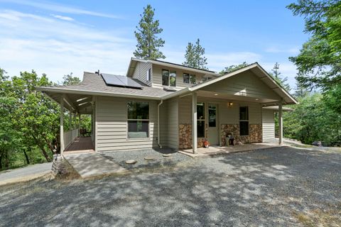 Photo of 466 Three Pines Road, Grants Pass, OR 97526 (MLS # 220217355)