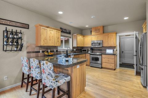 Tiny photo for 53591 Brookie Way, La Pine, OR 97739 (MLS # 220210314)
