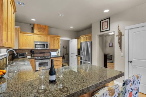 Tiny photo for 53591 Brookie Way, La Pine, OR 97739 (MLS # 220210314)