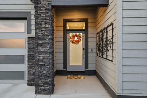 Tiny photo for 3016 NE Moreno Place, Bend, OR 97701 (MLS # 220217433)