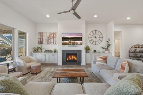 Tiny photo for 3016 NE Moreno Place, Bend, OR 97701 (MLS # 220217433)