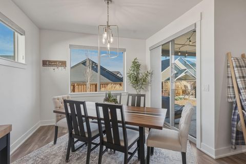 Tiny photo for 3016 NE Moreno Place, Bend, OR 97701 (MLS # 220217433)