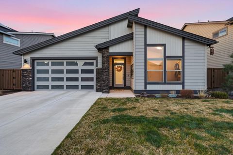 Photo of 3016 NE Moreno Place, Bend, OR 97701 (MLS # 220217433)