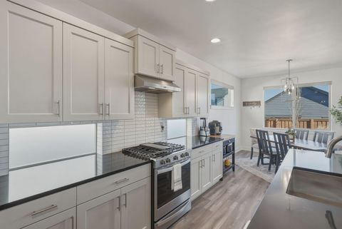 Tiny photo for 3016 NE Moreno Place, Bend, OR 97701 (MLS # 220217433)