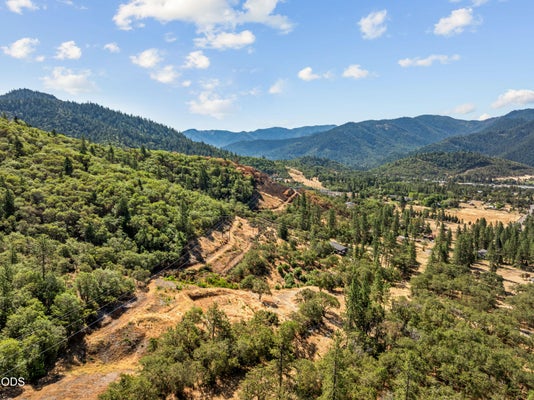 941 W JONES CREEK RD, GRANTS PASS, OR 97526 - Image 5ecf6ddf7b355143764ed2bdb391db26/3601004218