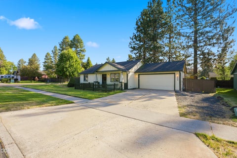 Photo of 60998 Honkers Lane, Bend, OR 97702 (MLS # 220228606)