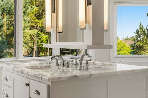 Tiny photo for 2021 Osprey Drive, Redmond, OR 97756 (MLS # 220227106)
