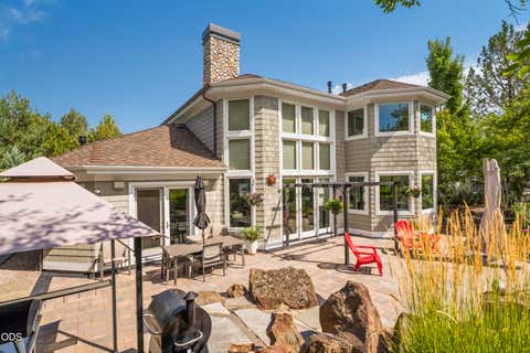 Tiny photo for 2021 Osprey Drive, Redmond, OR 97756 (MLS # 220227106)