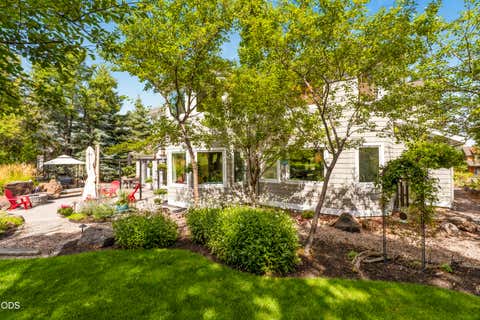 Tiny photo for 2021 Osprey Drive, Redmond, OR 97756 (MLS # 220227106)
